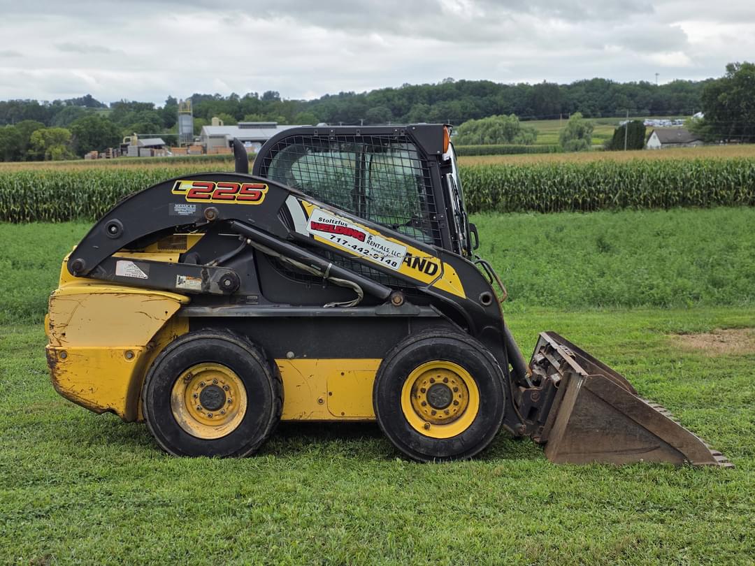 Image of New Holland L225 Primary image