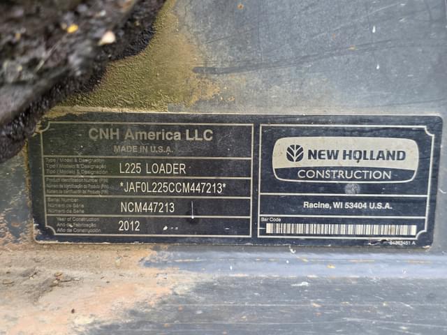 Image of New Holland L225 equipment image 4