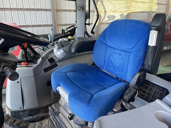 Image of New Holland T6070 Plus equipment image 2