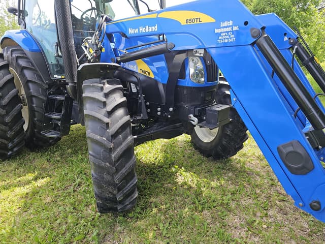 Image of New Holland T6070 Plus equipment image 2