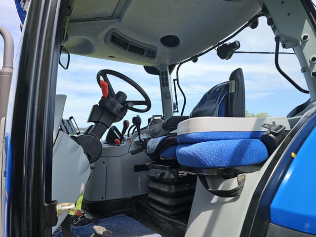 Image of New Holland T6070 Plus equipment image 3