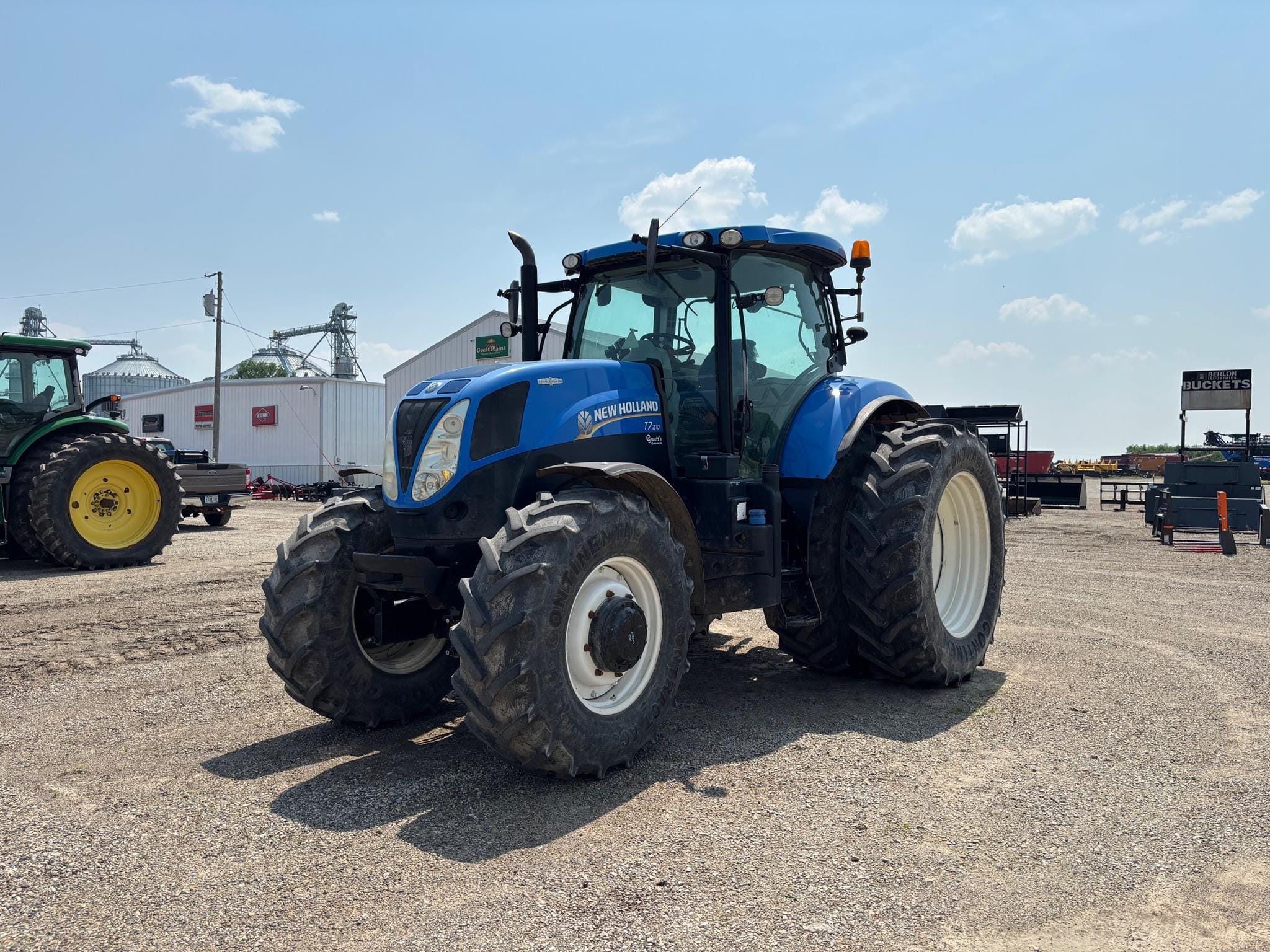2012 New Holland T7.210 Equipment Image0