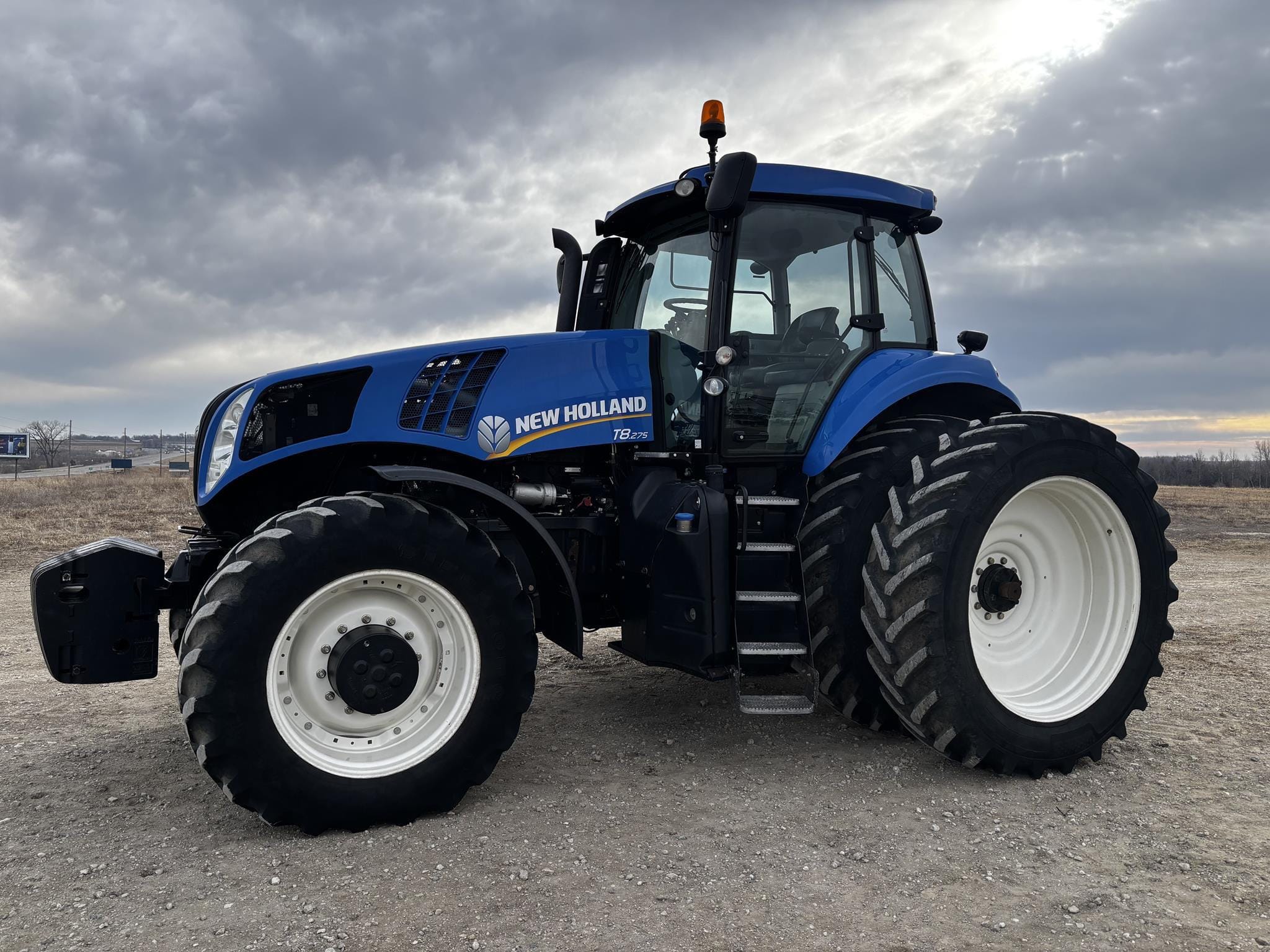 2012 New Holland T8.275 Equipment Image0