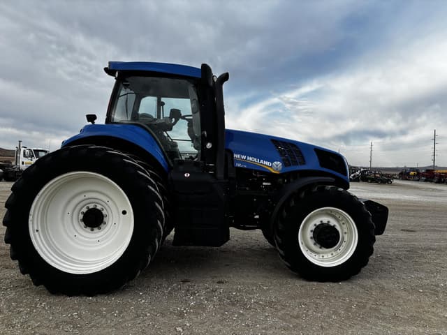 Image of New Holland T8.275 equipment image 4