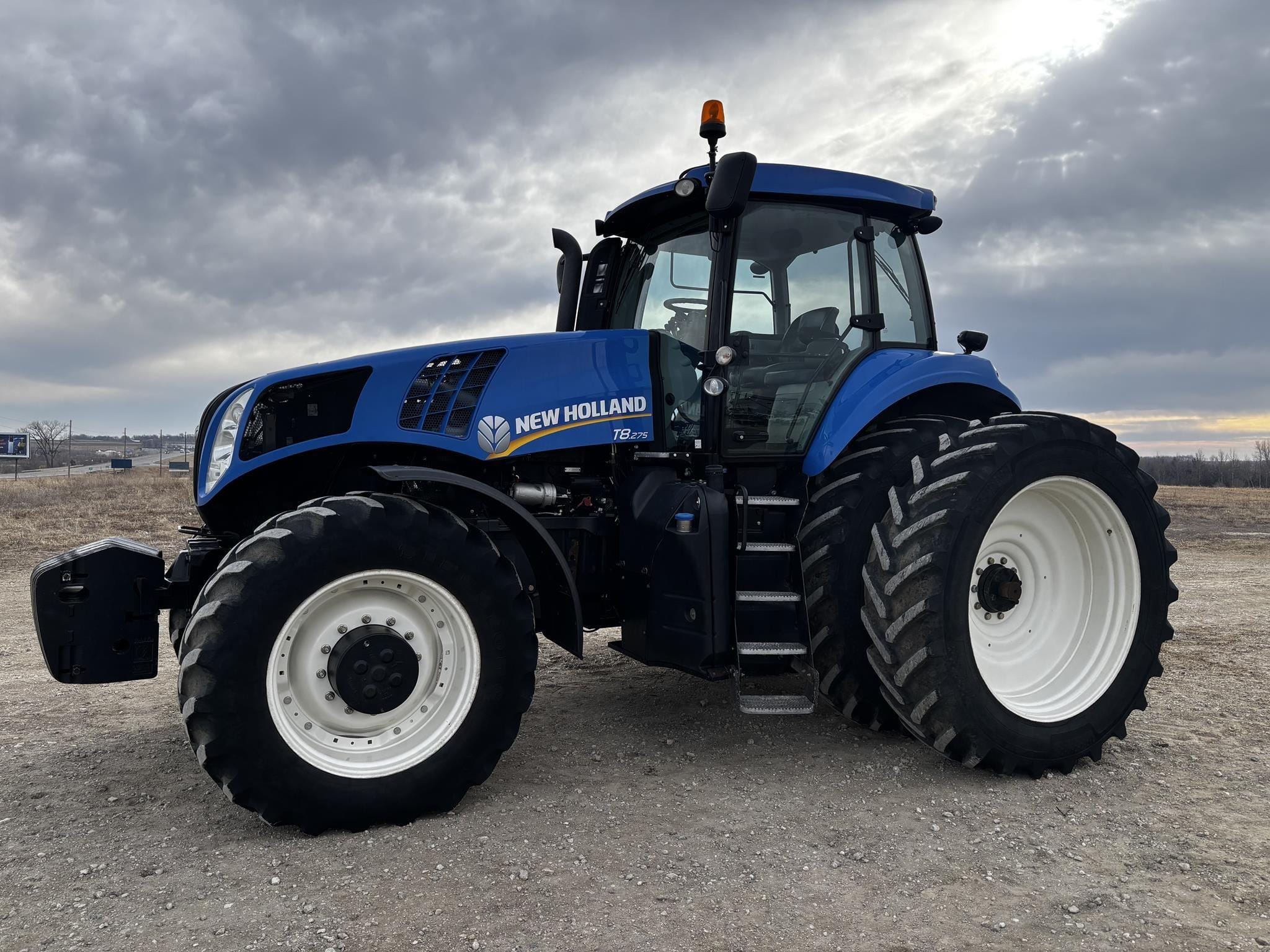 2012 New Holland T8.275 Equipment Image0