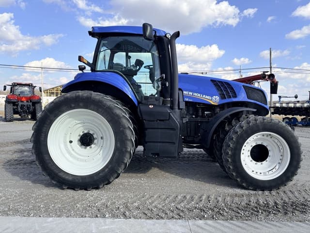 Image of New Holland T8.300 equipment image 3