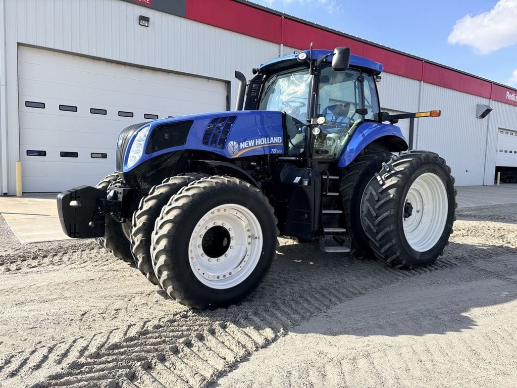 2012 New Holland T8.300 Equipment Image0