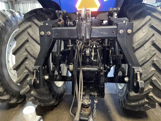 Image of New Holland T8.300 equipment image 4