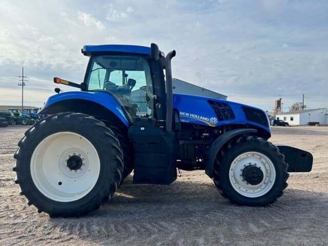 Image of New Holland T8.300 equipment image 3