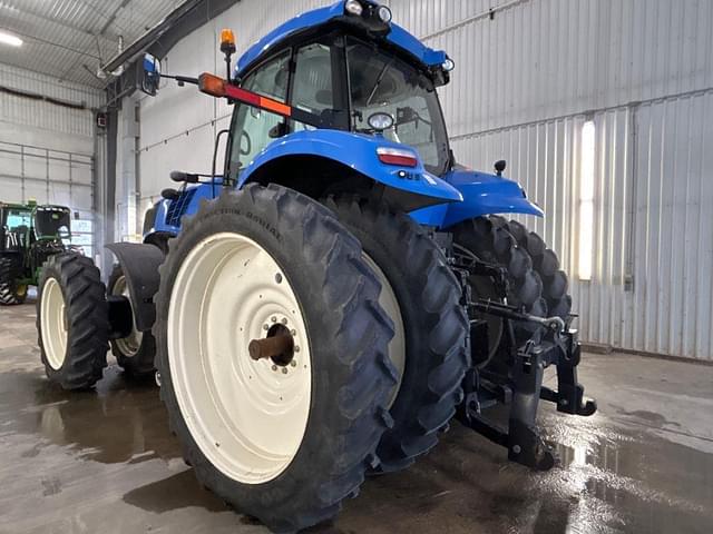 Image of New Holland T8.330 equipment image 4