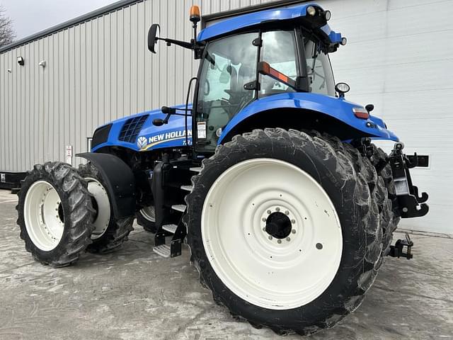 Image of New Holland T8.330 equipment image 4