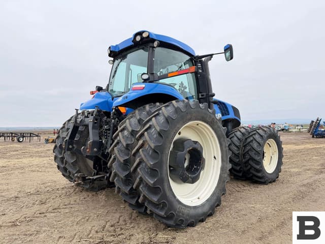 Image of New Holland T8.330 equipment image 4