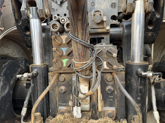 Image of New Holland T8.360 equipment image 3