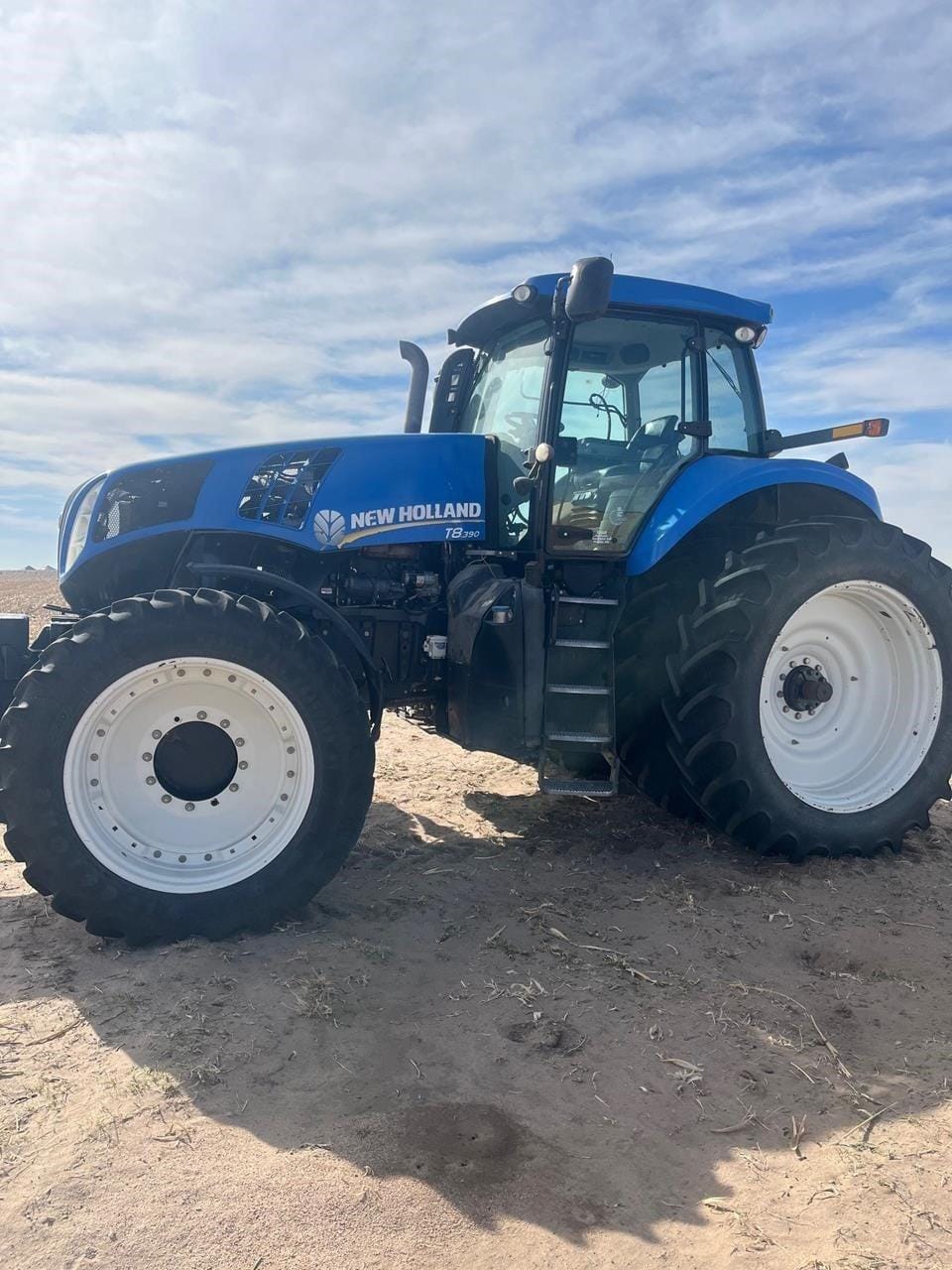 2012 New Holland T8.390 Equipment Image0