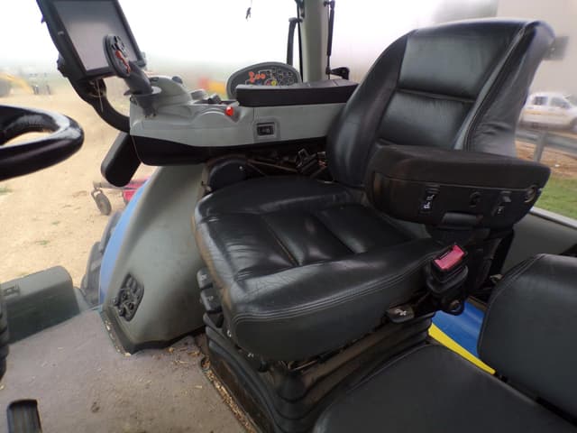 Image of New Holland T8.390 equipment image 4