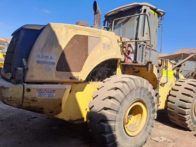 Image of New Holland W270B equipment image 4