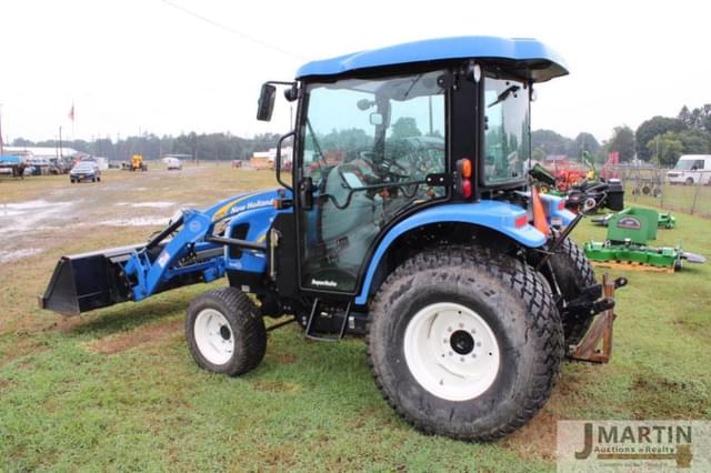 Image of New Holland Boomer 3040 equipment image 2