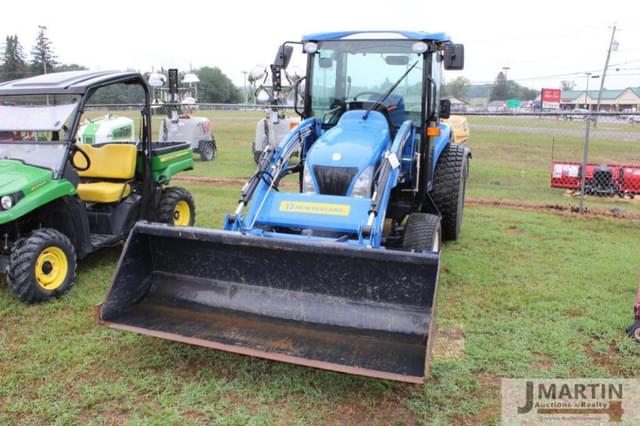 Image of New Holland Boomer 3040 equipment image 1