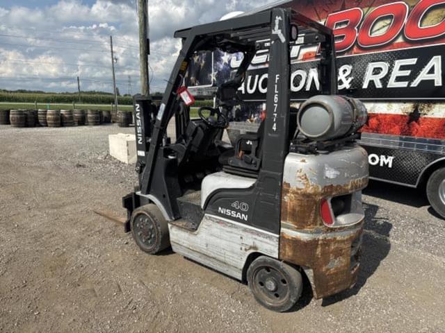 Image of Nissan 40 equipment image 1