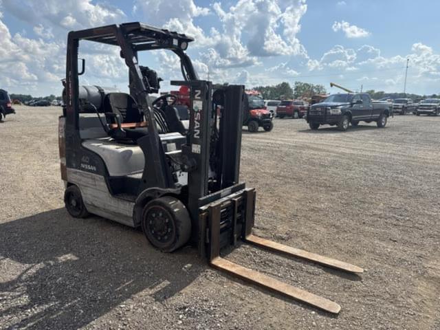 Image of Nissan 40 equipment image 3