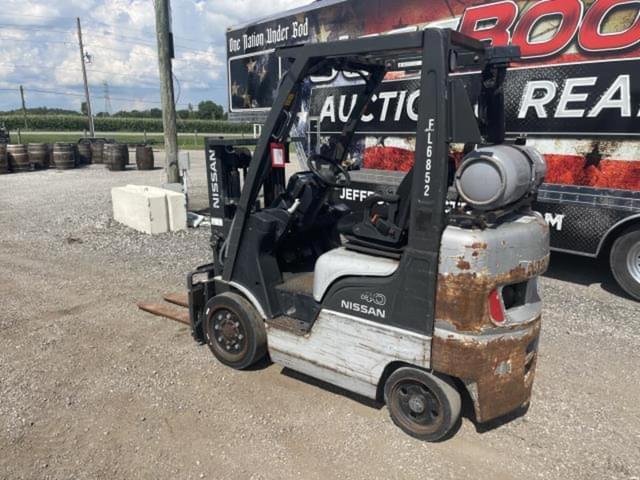 Image of Nissan 40 equipment image 1