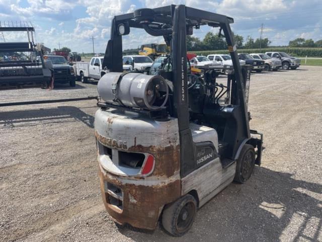 Image of Nissan 40 equipment image 2