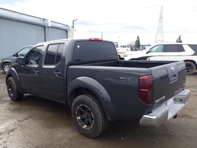 Image of Nissan Frontier equipment image 3