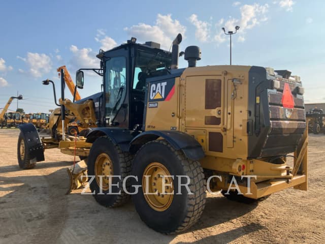 Image of Caterpillar 12M2AWD equipment image 3
