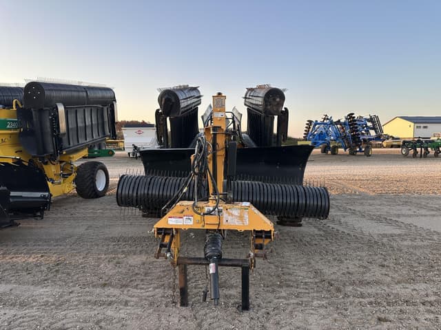 Image of Oxbo 334 equipment image 1