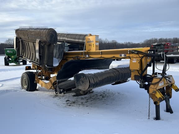 Image of Oxbo 334 equipment image 3