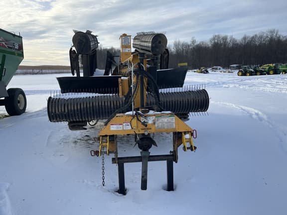 Image of Oxbo 334 equipment image 4