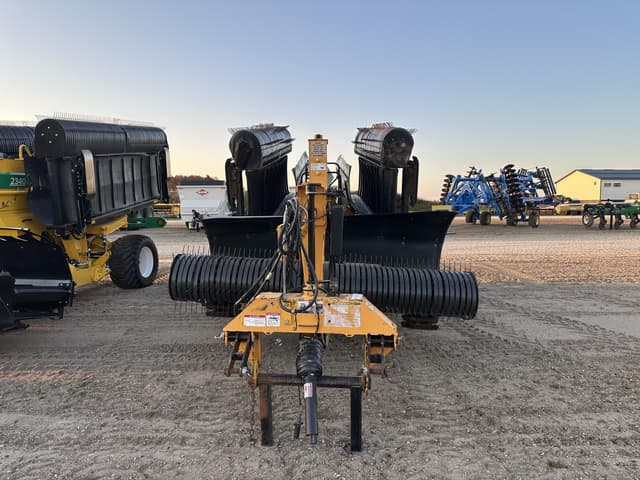 Image of Oxbo 334 equipment image 1