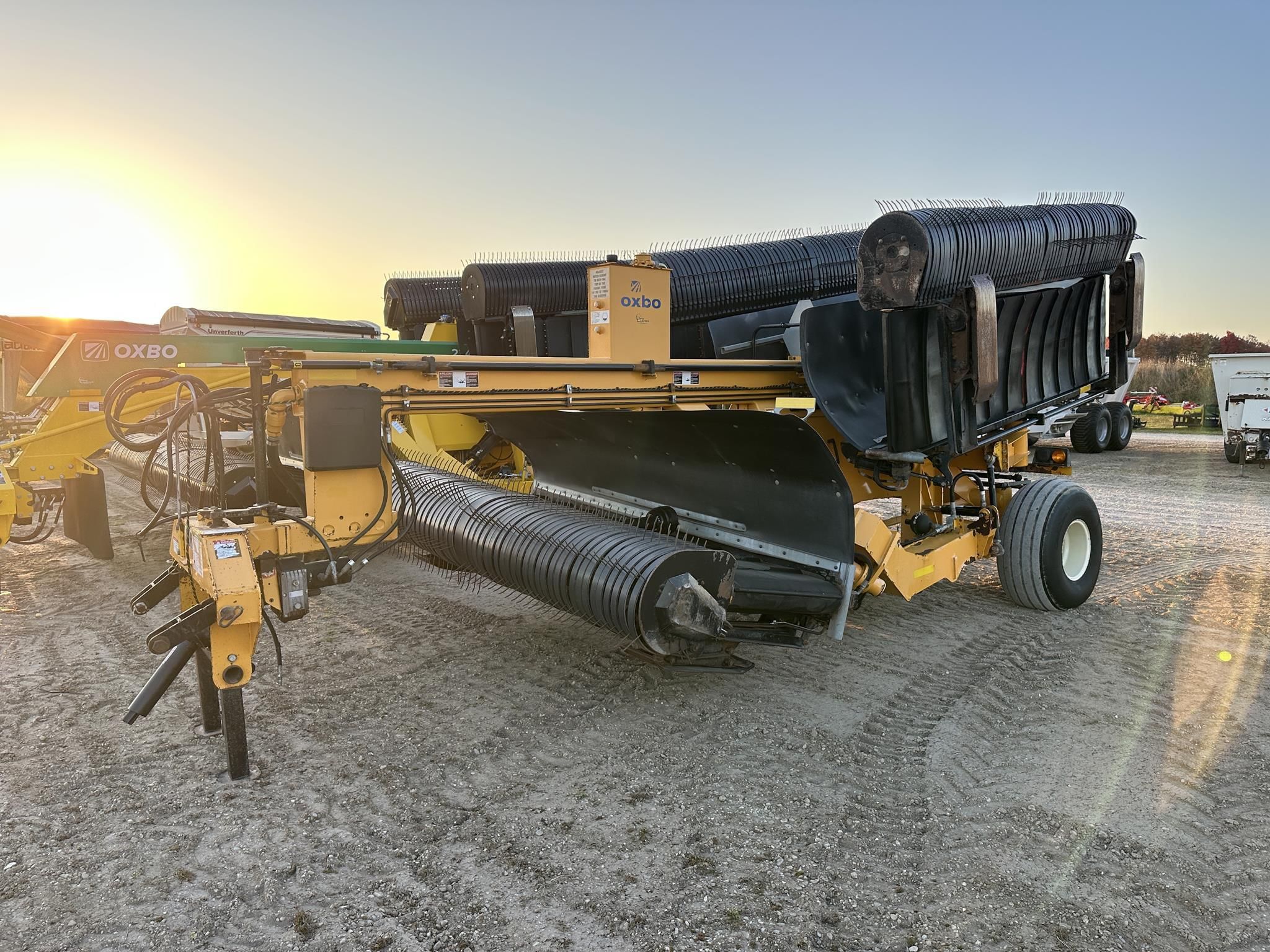 2012 Oxbo 334 Equipment Image0