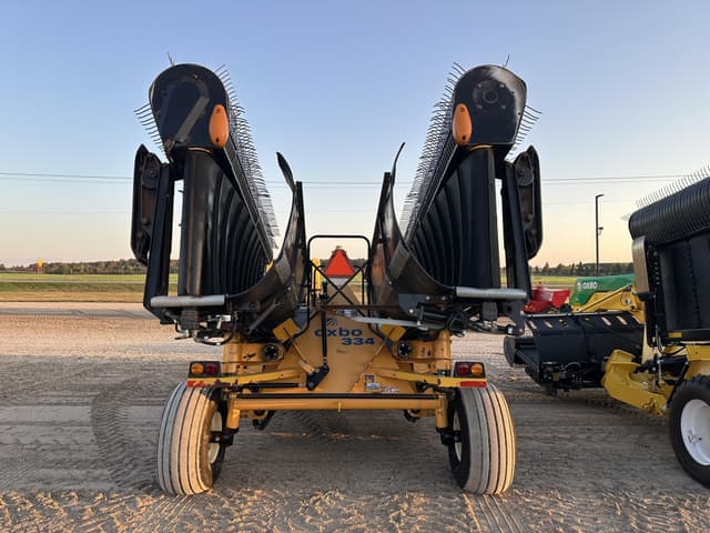 Image of Oxbo 334 equipment image 4