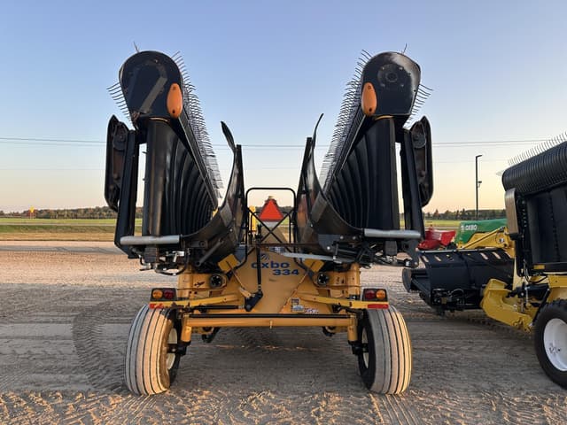 Image of Oxbo 334 equipment image 4