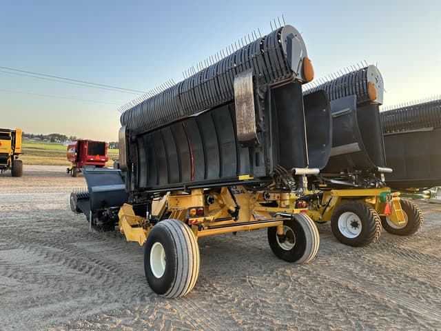 Image of Oxbo 334 equipment image 3