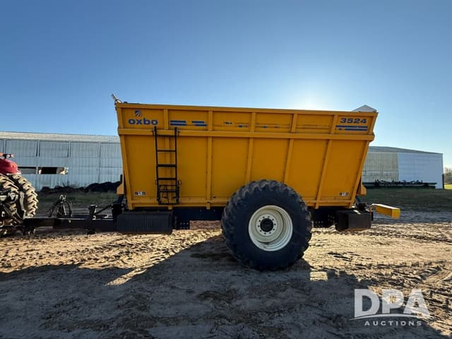 Image of Oxbo 3524 equipment image 1