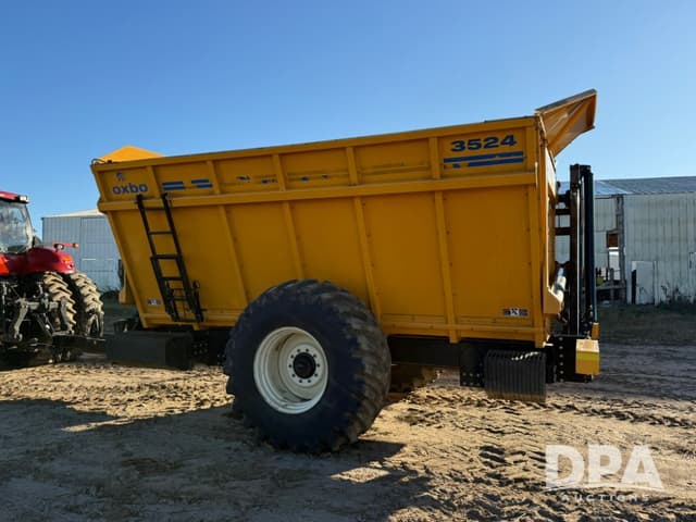 Image of Oxbo 3524 equipment image 2