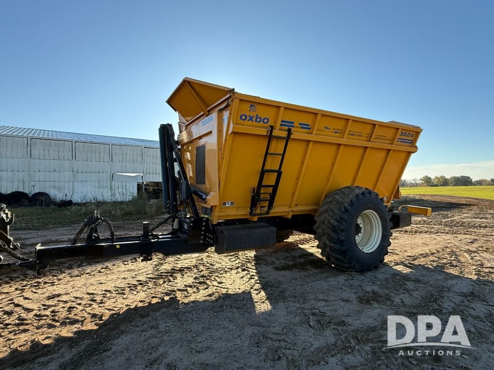 2012 Oxbo 3524 Equipment Image0