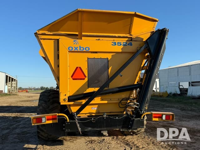 Image of Oxbo 3524 equipment image 4