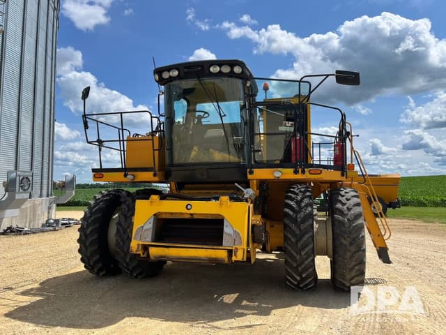 Image of Oxbo 8435 equipment image 3