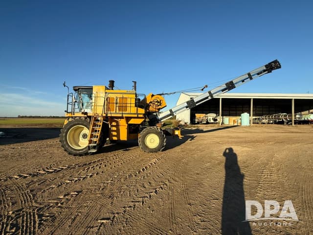 Image of Oxbo 8435 equipment image 3