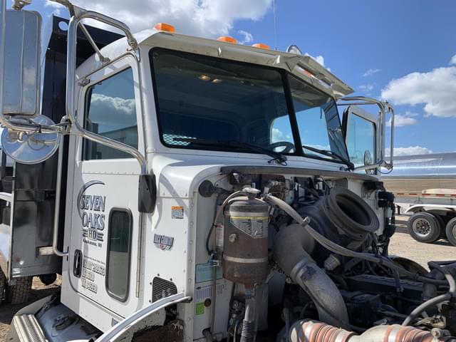 Image of Peterbilt 337 equipment image 2