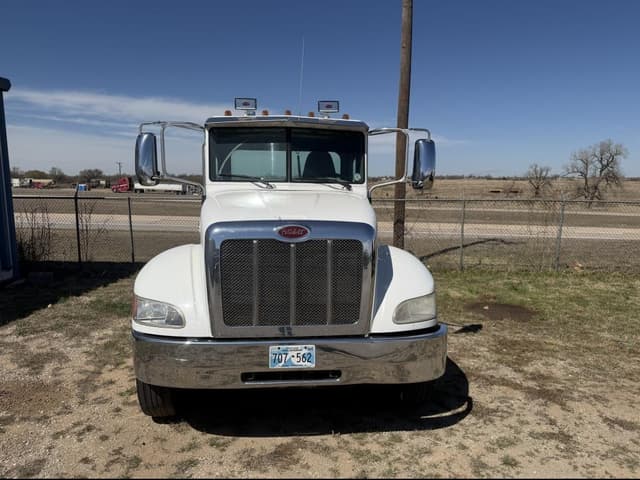 Image of Peterbilt 337 equipment image 3