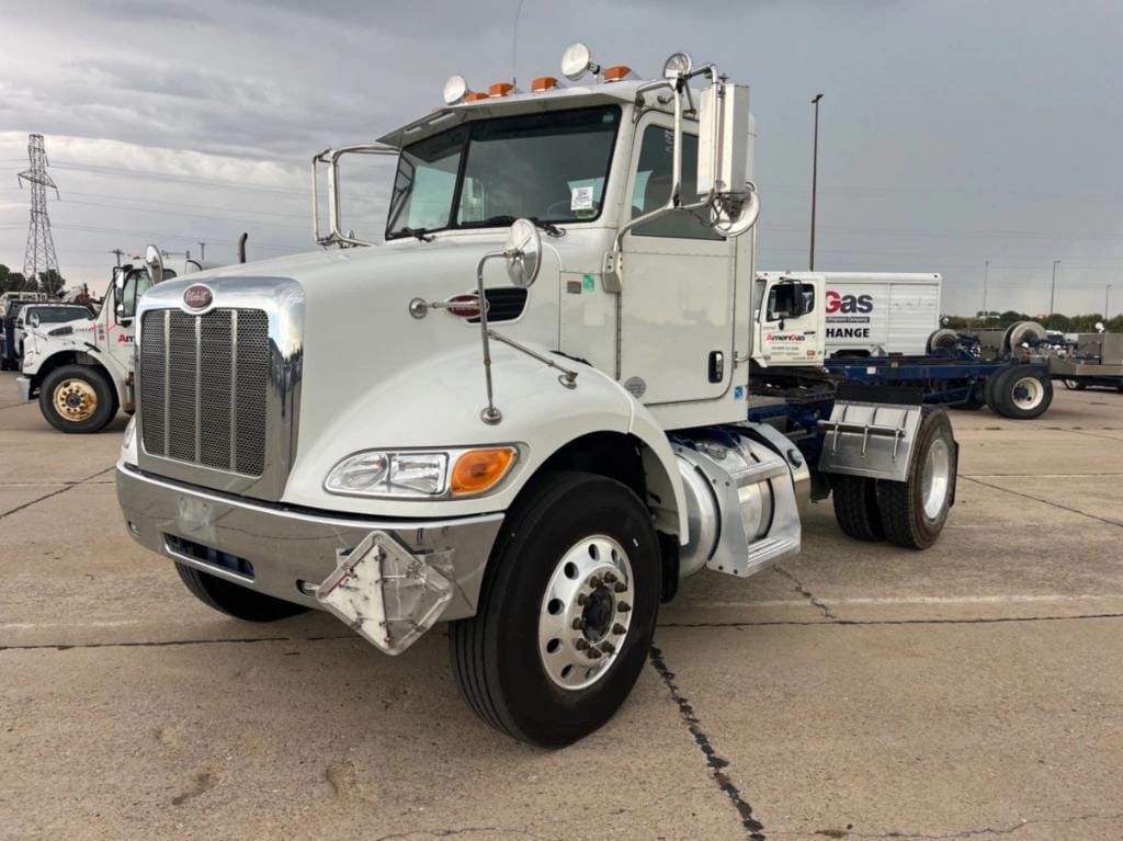 2012 Peterbilt 337 Equipment Image0