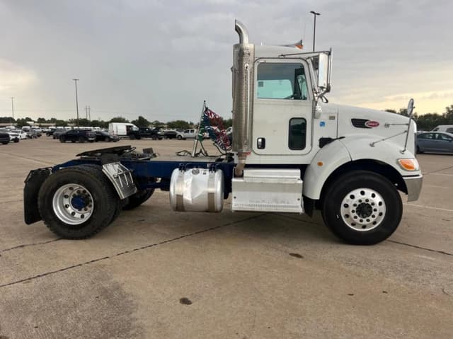 Image of Peterbilt 337 equipment image 3