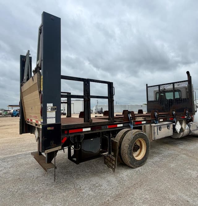 Image of Peterbilt 337 equipment image 4