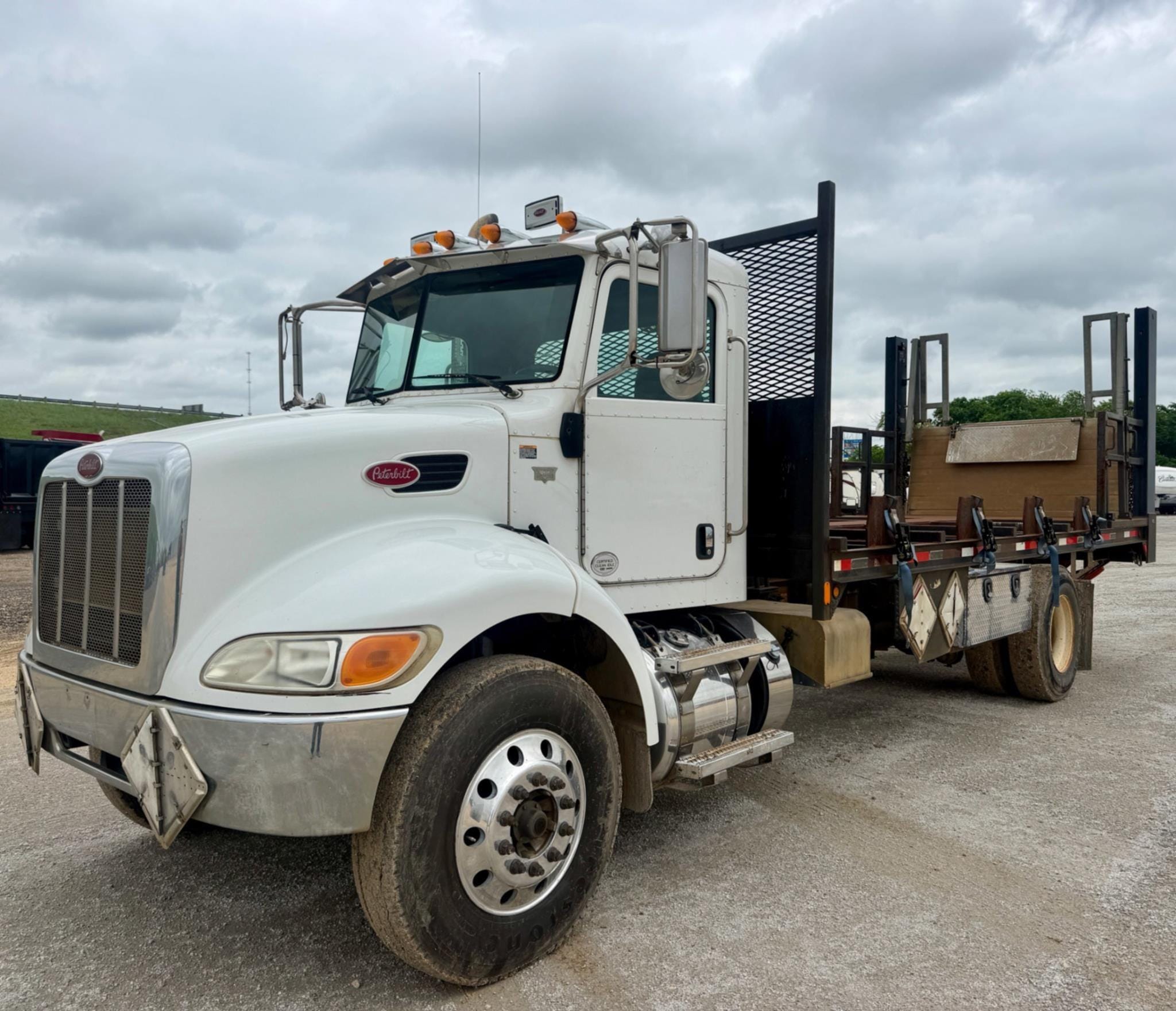 2012 Peterbilt 337 Equipment Image0