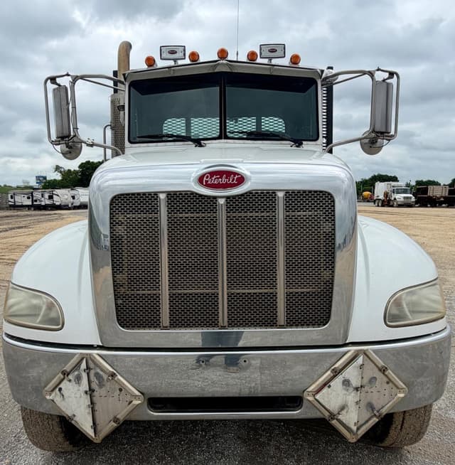 Image of Peterbilt 337 equipment image 1