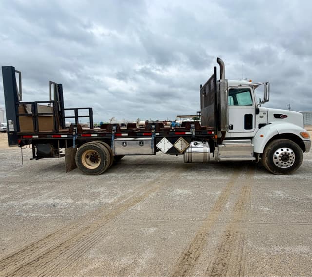 Image of Peterbilt 337 equipment image 3